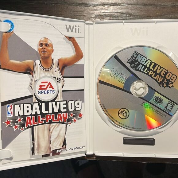 NBA Live 09 All-Play Wii Game - Picture 2 of 3